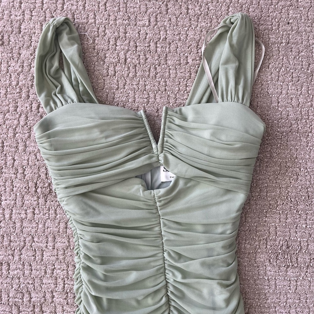 Selfie Leslie Sage Green Ruched Midi Dress - Picture 5 of 10